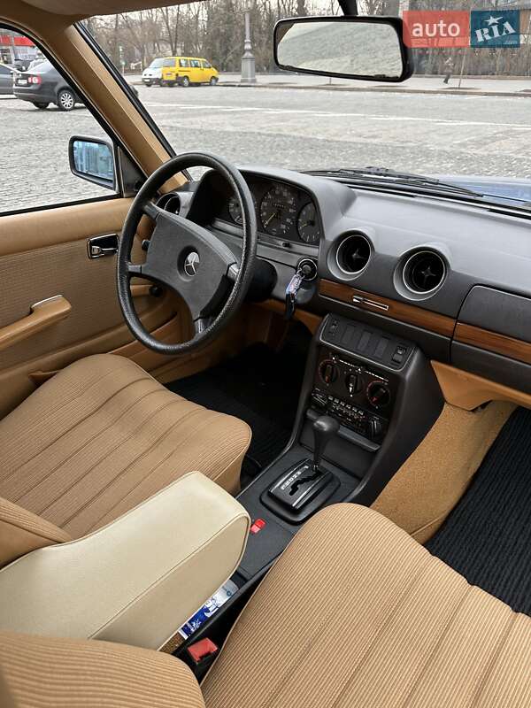 Седан Mercedes-Benz E-Class 1984 в Києві