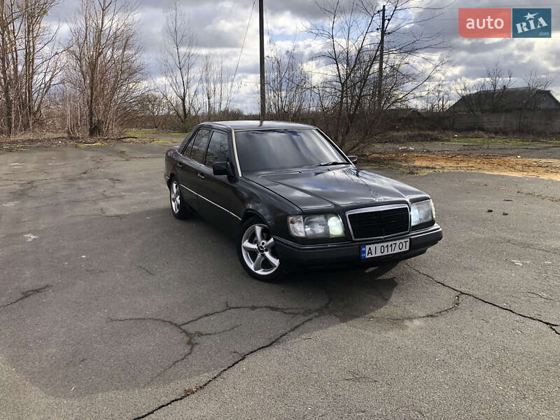 Седан Mercedes-Benz E-Class 1993 в Києві