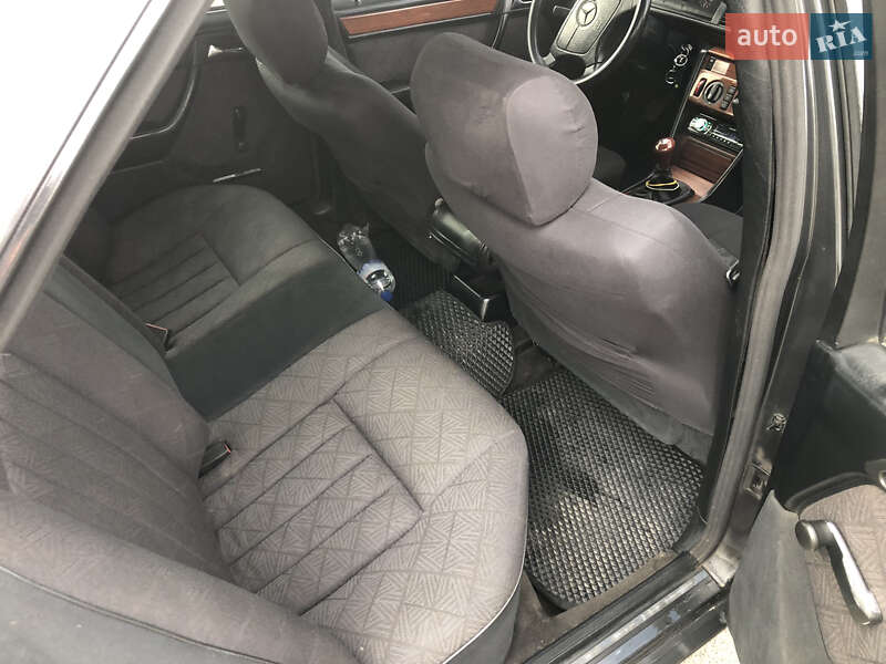 Седан Mercedes-Benz E-Class 1993 в Києві