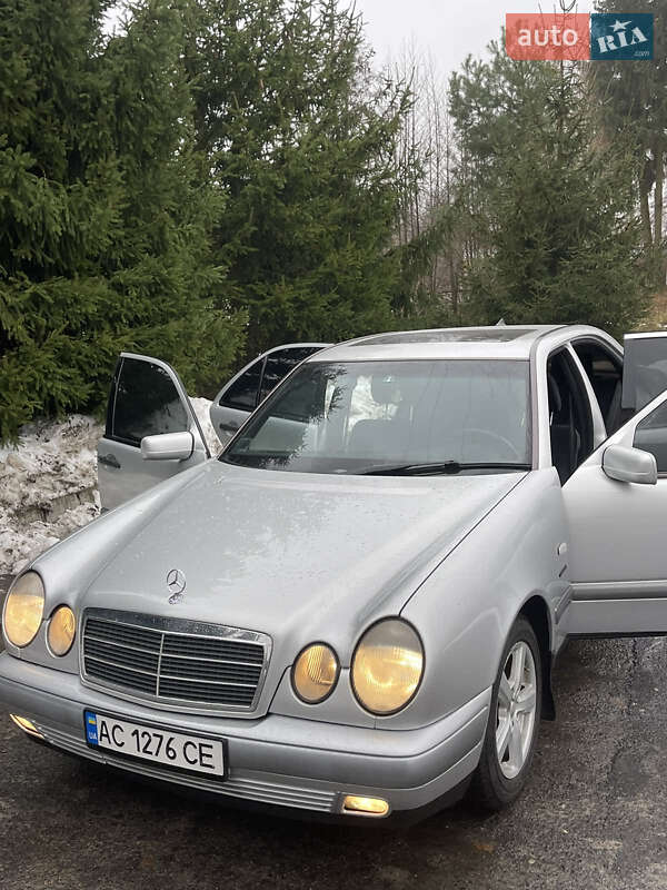 Седан Mercedes-Benz E-Class 1995 в Шацке