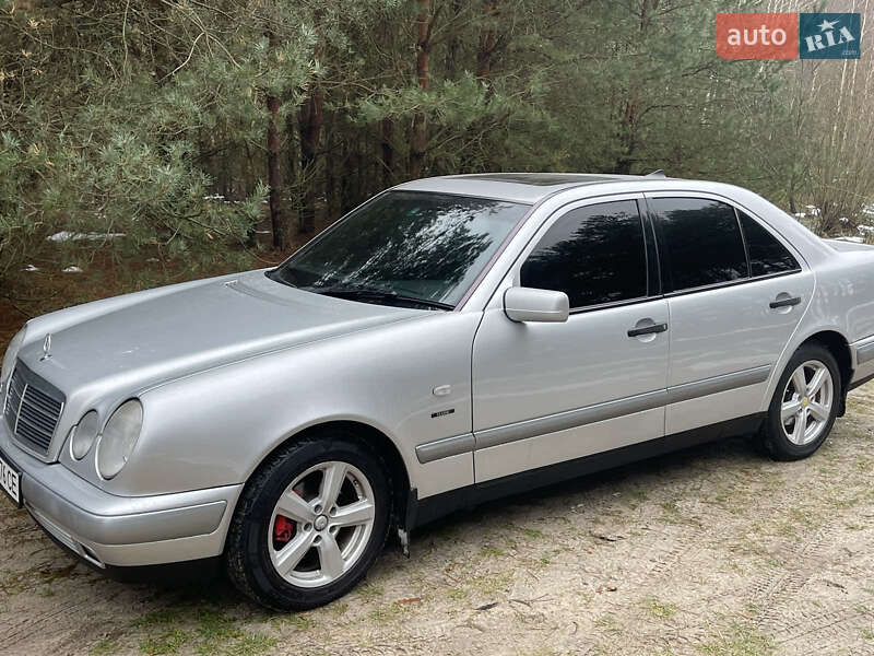 Седан Mercedes-Benz E-Class 1995 в Шацке