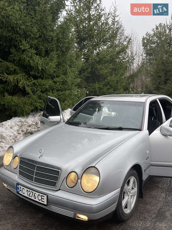 Седан Mercedes-Benz E-Class 1995 в Шацке