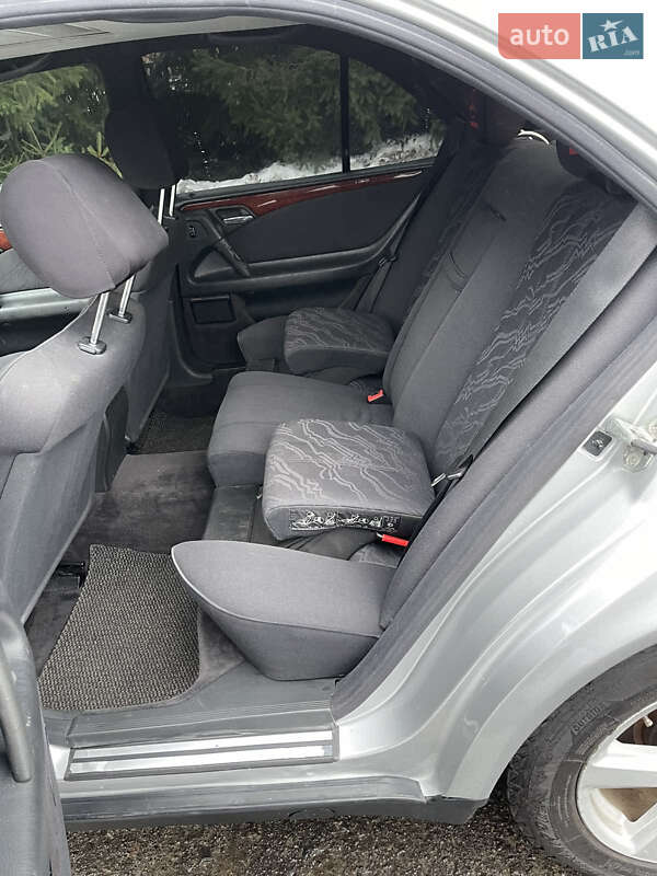 Седан Mercedes-Benz E-Class 1995 в Шацке
