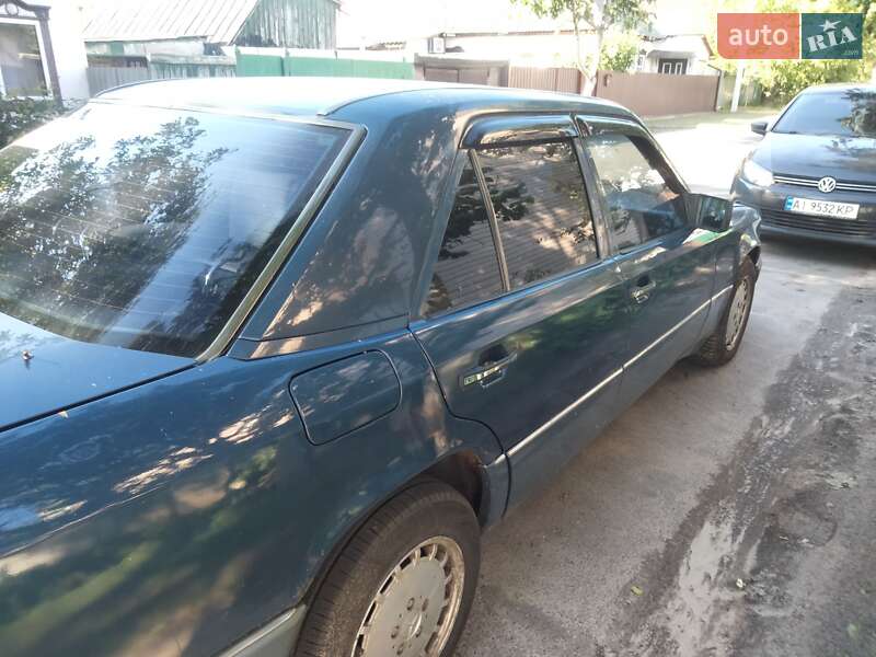 Седан Mercedes-Benz E-Class 1990 в Броварах