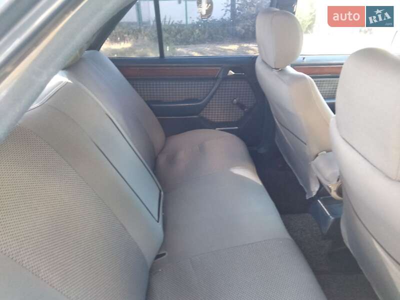 Седан Mercedes-Benz E-Class 1990 в Броварах