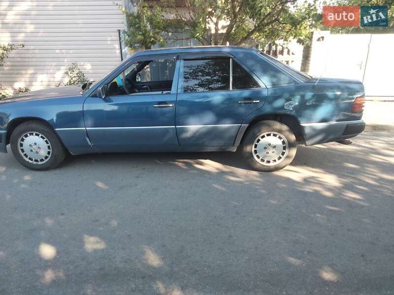 Седан Mercedes-Benz E-Class 1990 в Броварах