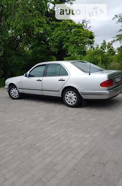 Седан Mercedes-Benz E-Class 1997 в Запоріжжі