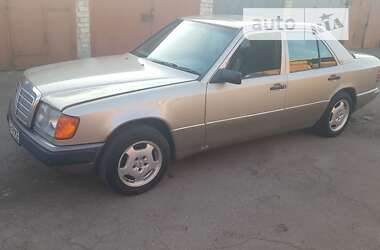 Седан Mercedes-Benz E-Class 1989 в Києві