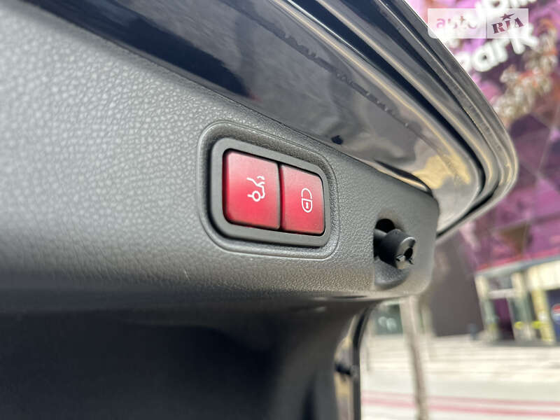 Седан Mercedes-Benz E-Class 2016 в Киеве фото 10 Седан Mercedes-Benz E-Class 2016 в Киеве