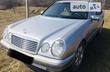 Седан Mercedes-Benz E-Class 1995 в Долині