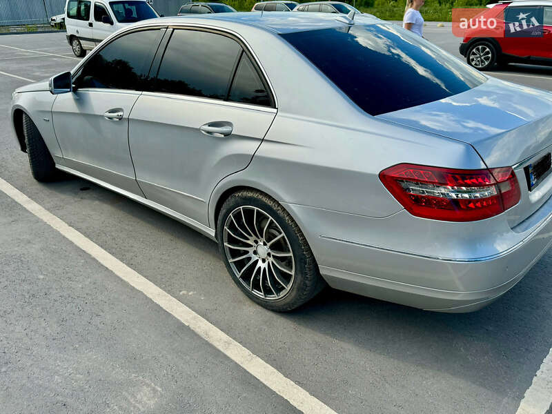 Седан Mercedes-Benz E-Class 2011 в Радехове