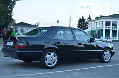 Седан Mercedes-Benz E-Class 1993 в Черкассах