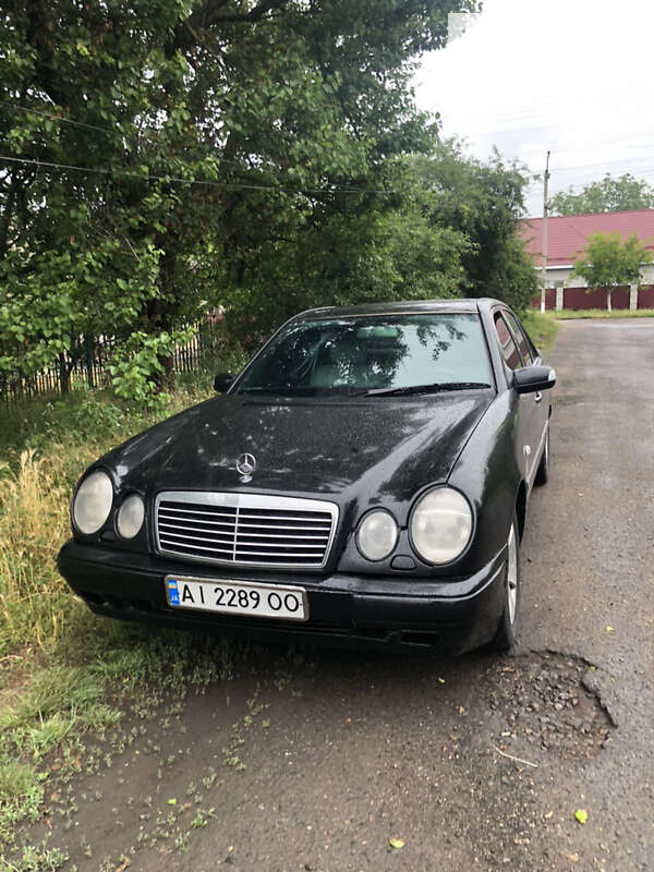 Седан Mercedes-Benz E-Class 1998 в Смілі