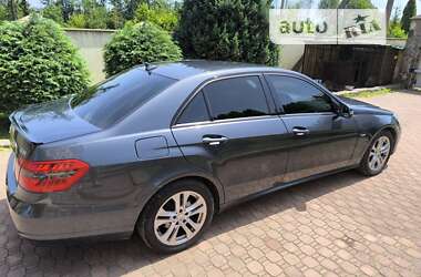 Седан Mercedes-Benz E-Class 2011 в Чернівцях