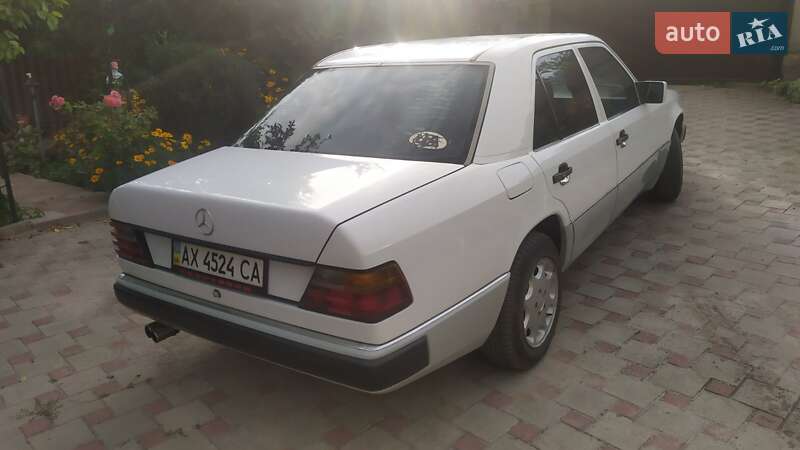 Седан Mercedes-Benz E-Class 1992 в Новой Водолаге