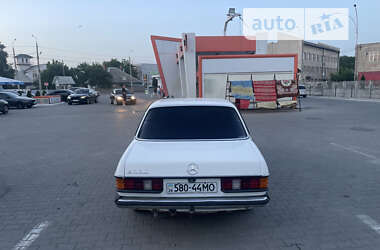 Седан Mercedes-Benz E-Class 1980 в Чернівцях