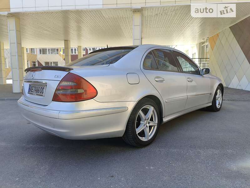 Mercedes-Benz E-Class 2005
