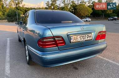 Седан Mercedes-Benz E-Class 2000 в Днепре