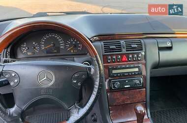 Седан Mercedes-Benz E-Class 2000 в Днепре