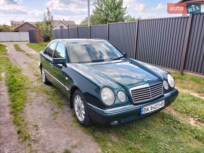 Седан Mercedes-Benz E-Class 1996 в Рокитном