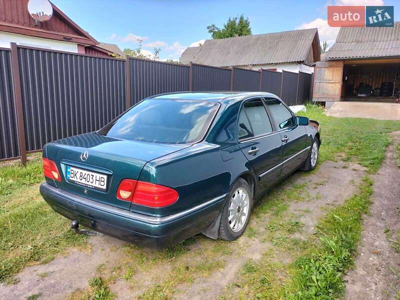 Седан Mercedes-Benz E-Class 1996 в Рокитном