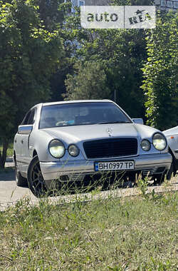 Седан Mercedes-Benz E-Class 1996 в Южному