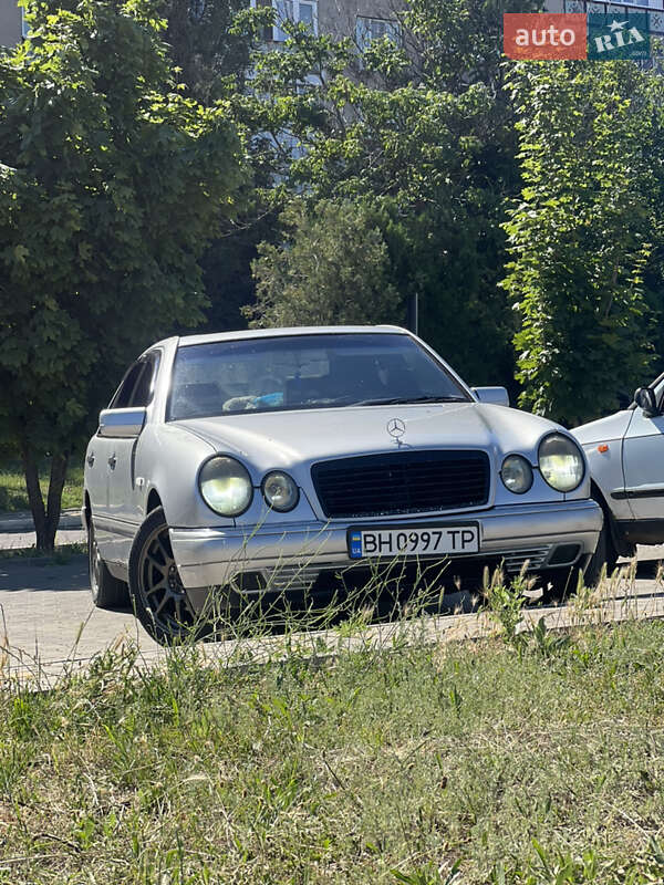 Mercedes-Benz E-Class 1996