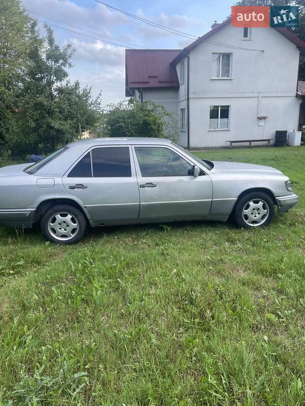Седан Mercedes-Benz E-Class 1994 в Львове