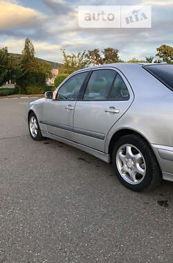 Седан Mercedes-Benz E-Class 2001 в Виноградові