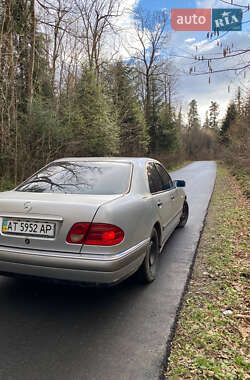 Седан Mercedes-Benz E-Class 1996 в Бориславе