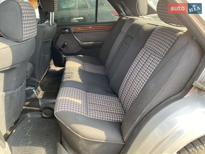 Седан Mercedes-Benz E-Class 1992 в Одесі