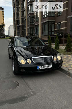 Седан Mercedes-Benz E-Class 2003 в Березні