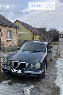 Седан Mercedes-Benz E-Class 2000 в Ровно