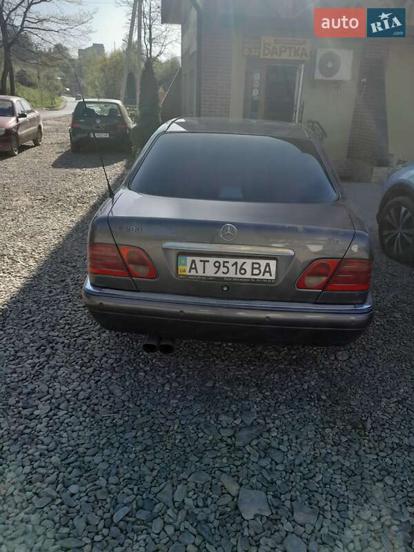 Седан Mercedes-Benz E-Class 1998 в Верховині