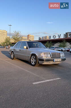 Седан Mercedes-Benz E-Class 1992 в Киеве