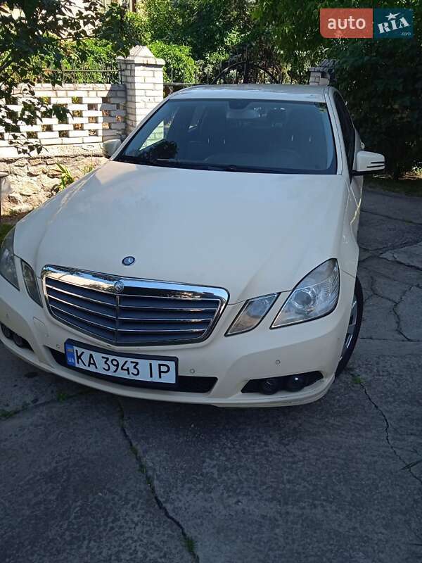 Седан Mercedes-Benz E-Class 2010 в Киеве