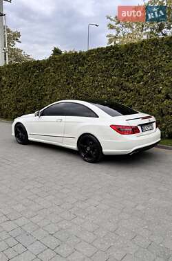 Купе Mercedes-Benz E-Class 2012 в 