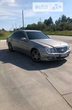 Седан Mercedes-Benz E-Class 2003 в Львові