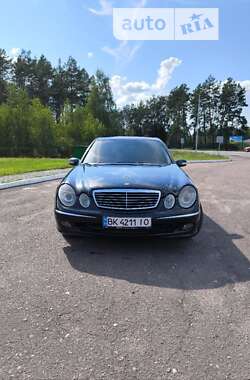 Седан Mercedes-Benz E-Class 2005 в Сарнах