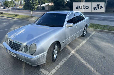 Седан Mercedes-Benz E-Class 2001 в Ивано-Франковске