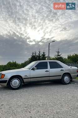 Седан Mercedes-Benz E-Class 1986 в 