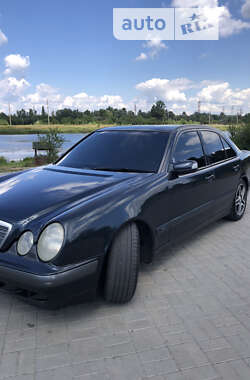 Седан Mercedes-Benz E-Class 2001 в Каневі