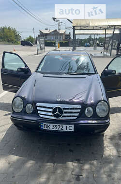 Седан Mercedes-Benz E-Class 2000 в Чернівцях