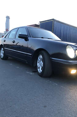 Седан Mercedes-Benz E-Class 1999 в Ужгороде