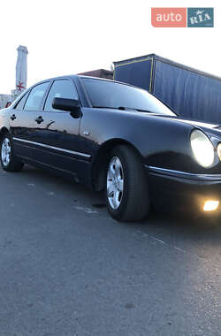 Седан Mercedes-Benz E-Class 1999 в 
