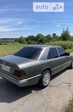 Седан Mercedes-Benz E-Class 1993 в Баре