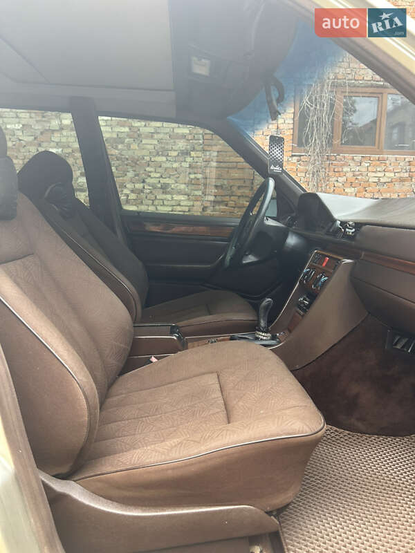Седан Mercedes-Benz E-Class 1995 в Иршаве фото 42 Седан Mercedes-Benz E-Class 1995 в Иршаве