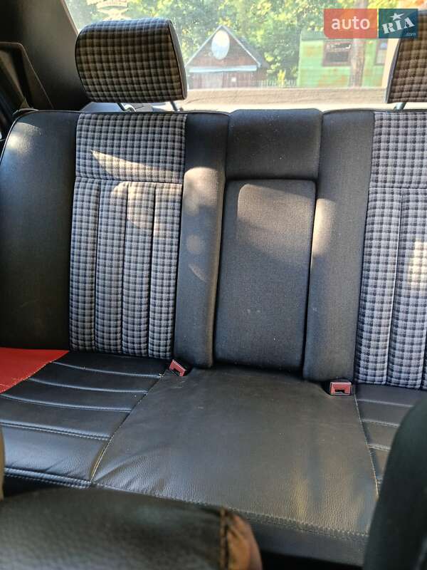 Седан Mercedes-Benz E-Class 1994 в Народичах