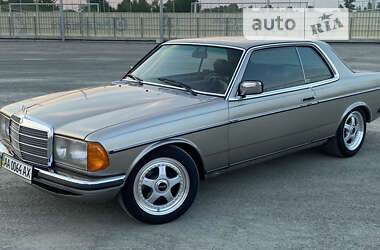 Купе Mercedes-Benz E-Class 1980 в Киеве