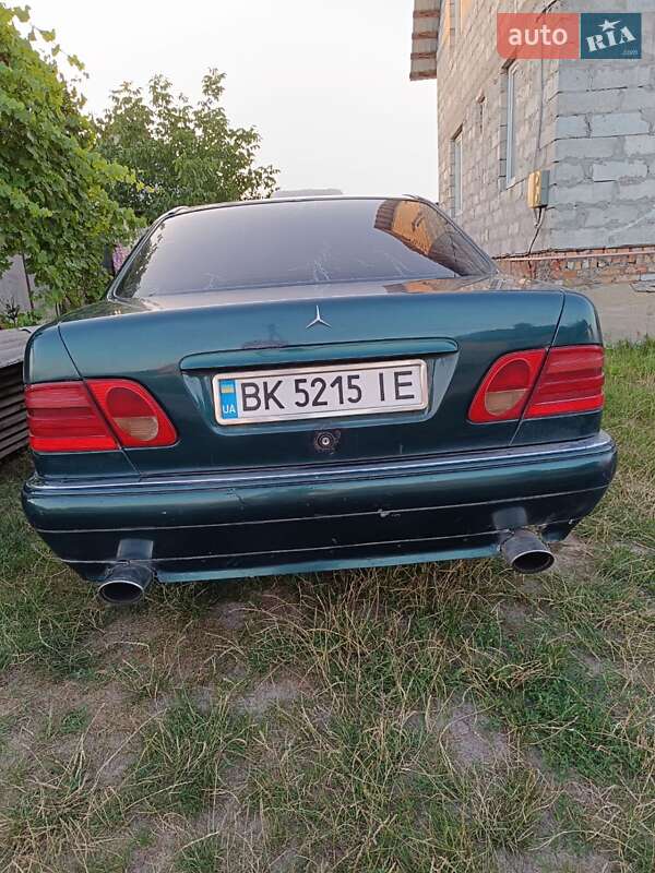 Седан Mercedes-Benz E-Class 1997 в Березному